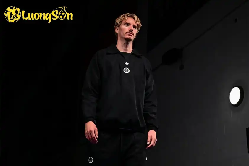 Nick Woltemade sở hữu chiều cao lên đến 1m98, hứa hẹn mang đến cho Newcastle nhiều bàn thắng trên không