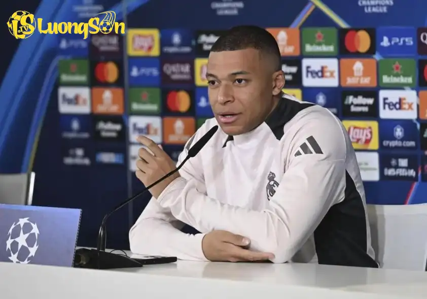 Mbappe:'Tôi chọn sự nghiệp!' (Ảnh: SPORTbible)
