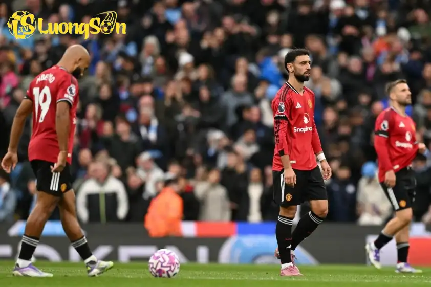 MU tiếp tục thể hiện phong độ tệ hại tại Ngoại hạng Anh (Ảnh: UnitedNews).