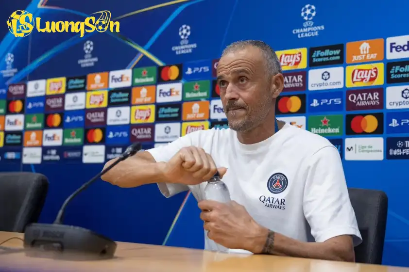 Enrique đã có màn đối đầu thắng lợi trước Barca