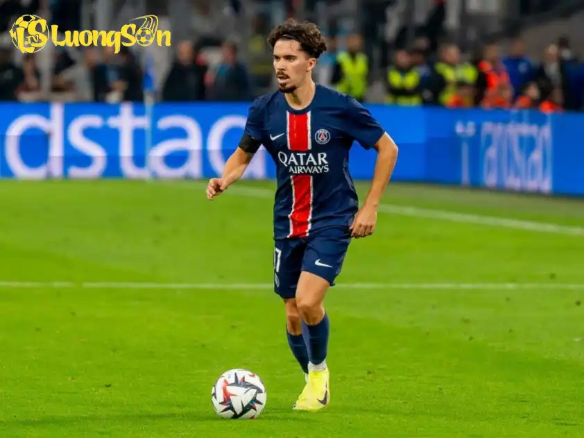 Vitinha vừa thể hiện đẳng cấp bằng việc lập hat-trick ấn tượng vào lưới Tottenham