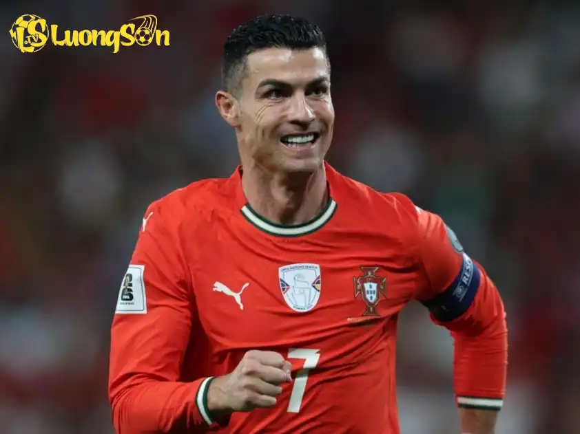 Ronaldo sẽ chưa thể nâng cao thành tích ghi bàn của mình khi bị treo giò ở trận đấu với Armenia