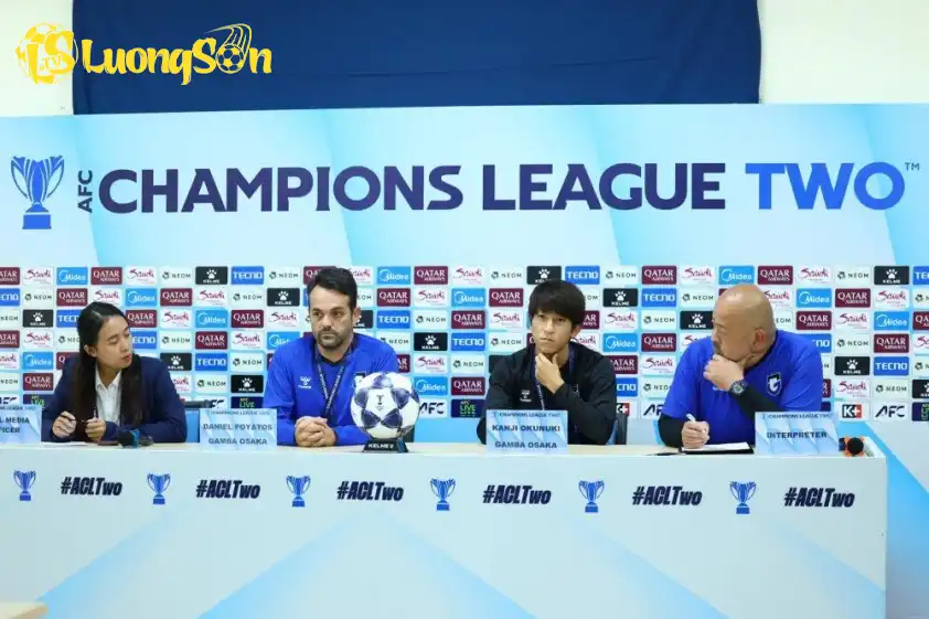 HLV Daniel Poyatos của Gamba Osaka đánh giá cao Nam Định